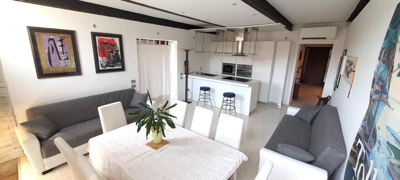 Elisabeth Waterfront Apartment Венеция Экстерьер фото