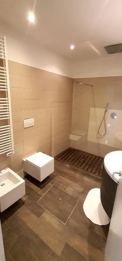 Elisabeth Waterfront Apartment Венеция Экстерьер фото