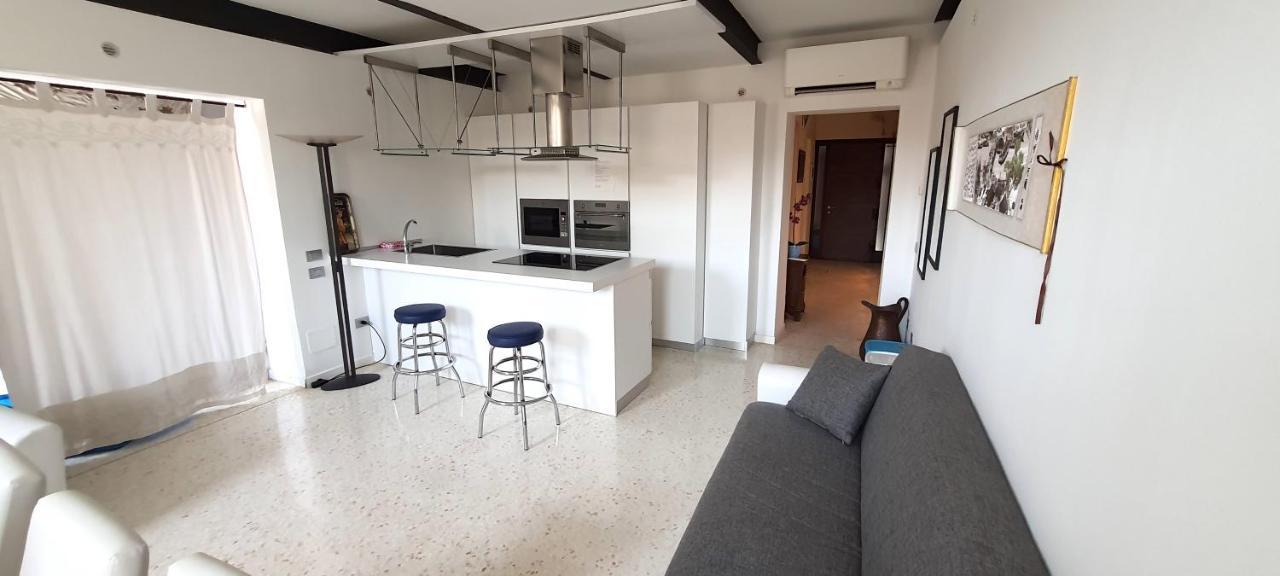 Elisabeth Waterfront Apartment Венеция Экстерьер фото