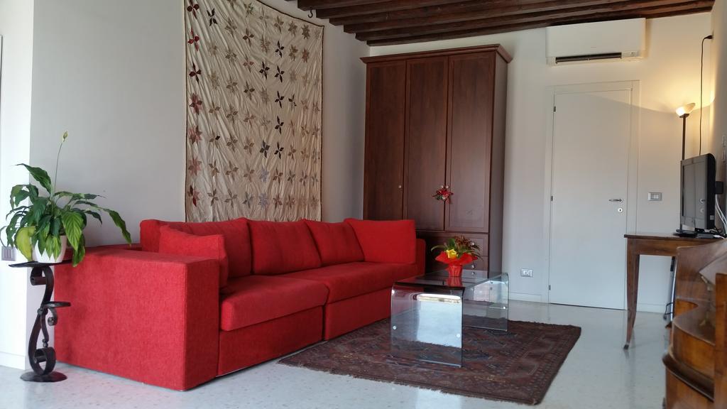 Elisabeth Waterfront Apartment Венеция Экстерьер фото