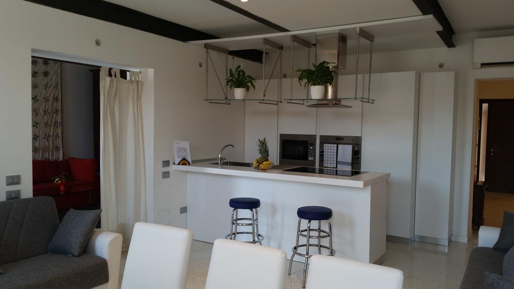 Elisabeth Waterfront Apartment Венеция Экстерьер фото