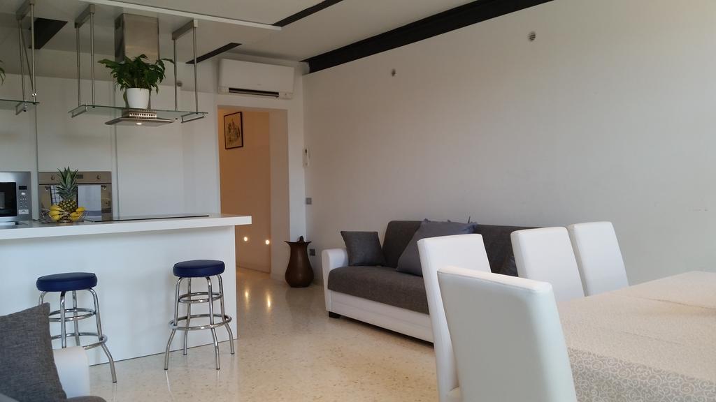 Elisabeth Waterfront Apartment Венеция Экстерьер фото