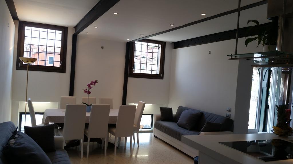 Elisabeth Waterfront Apartment Венеция Экстерьер фото