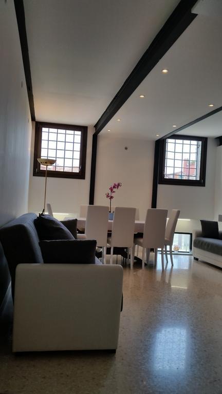 Elisabeth Waterfront Apartment Венеция Экстерьер фото
