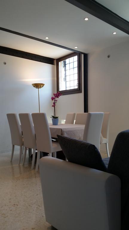 Elisabeth Waterfront Apartment Венеция Экстерьер фото